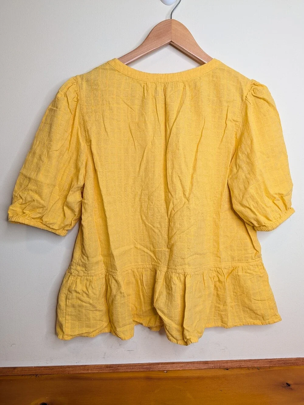 LOFT Outlet Yellow Textured Peplum Top Womens M Puff Sleeve Split V-Neck Boho